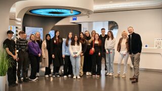 Studierende bei Zeiss