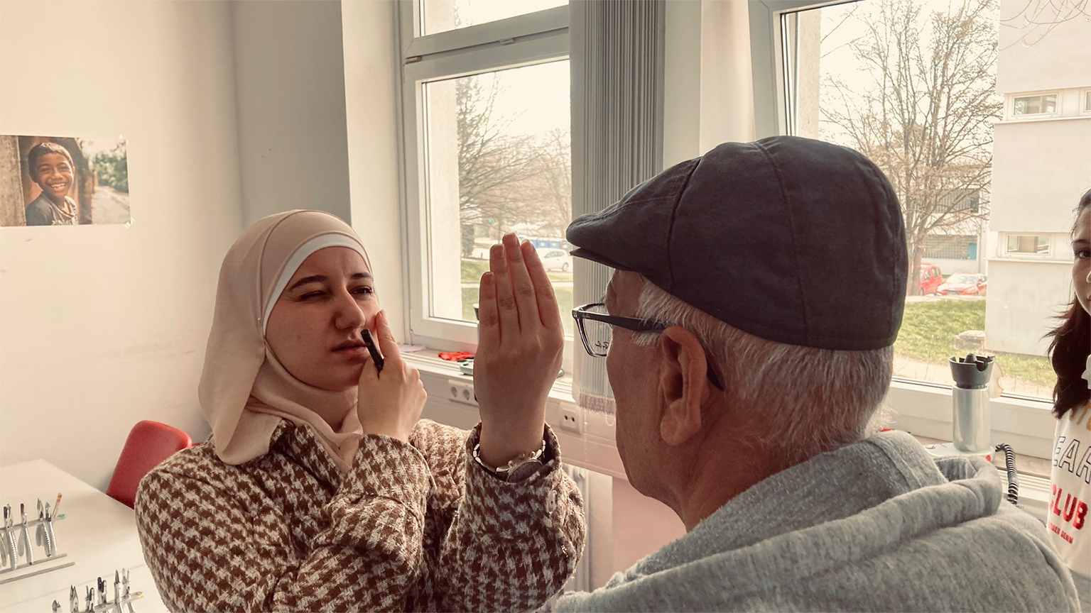 Ruba zentriert Brille