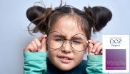 Mädchen mit Brille und Cover des DOZ Reports